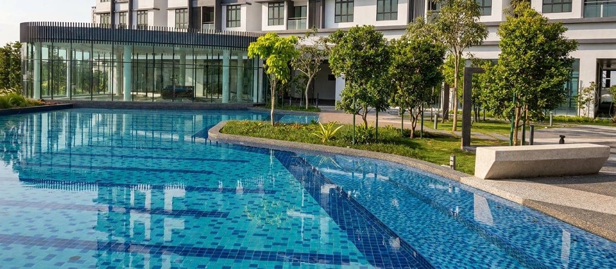 B11 Parkland Residence: the pool