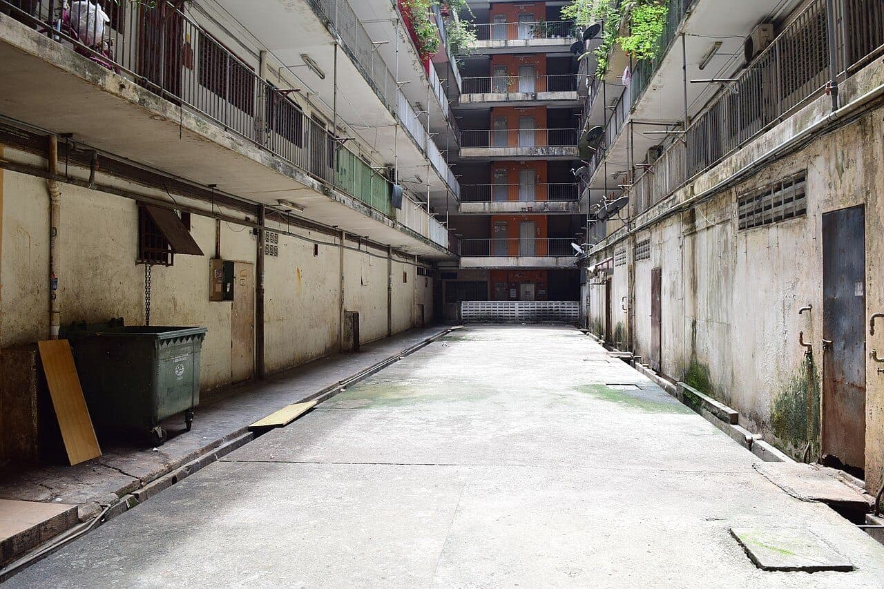 Blue Boy Mansion: the courtyard