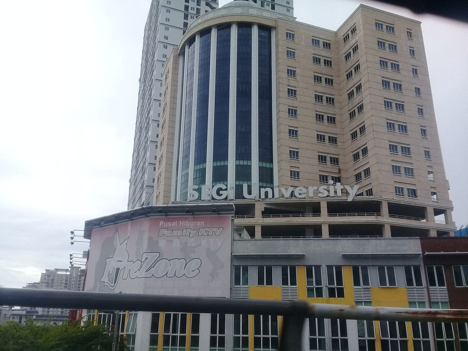 SEGi University Kota Damansara: the main tower