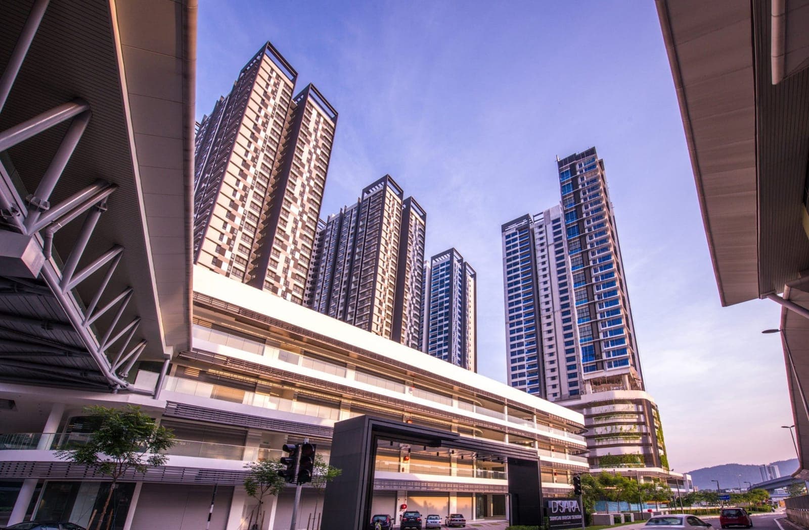 D'sara Sentral: the towers from the entrance