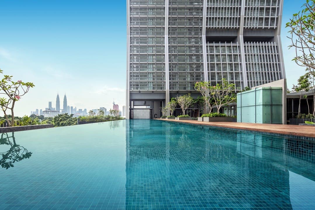 The Fennel: the sky pool, looking toward the city